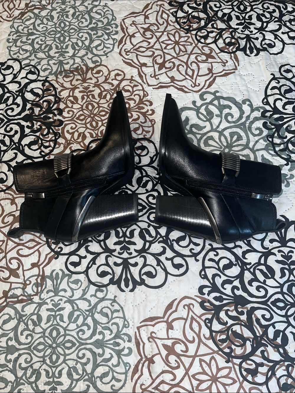 DKNY Tizz Ankle Boots - Picture 4 of 7